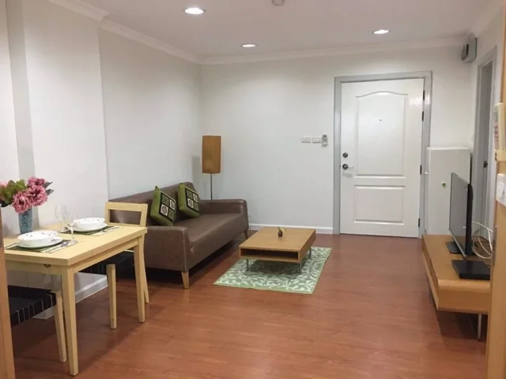 Lumpini Suit Sukhumvit 41 calm private livable BTS Phrom Phong