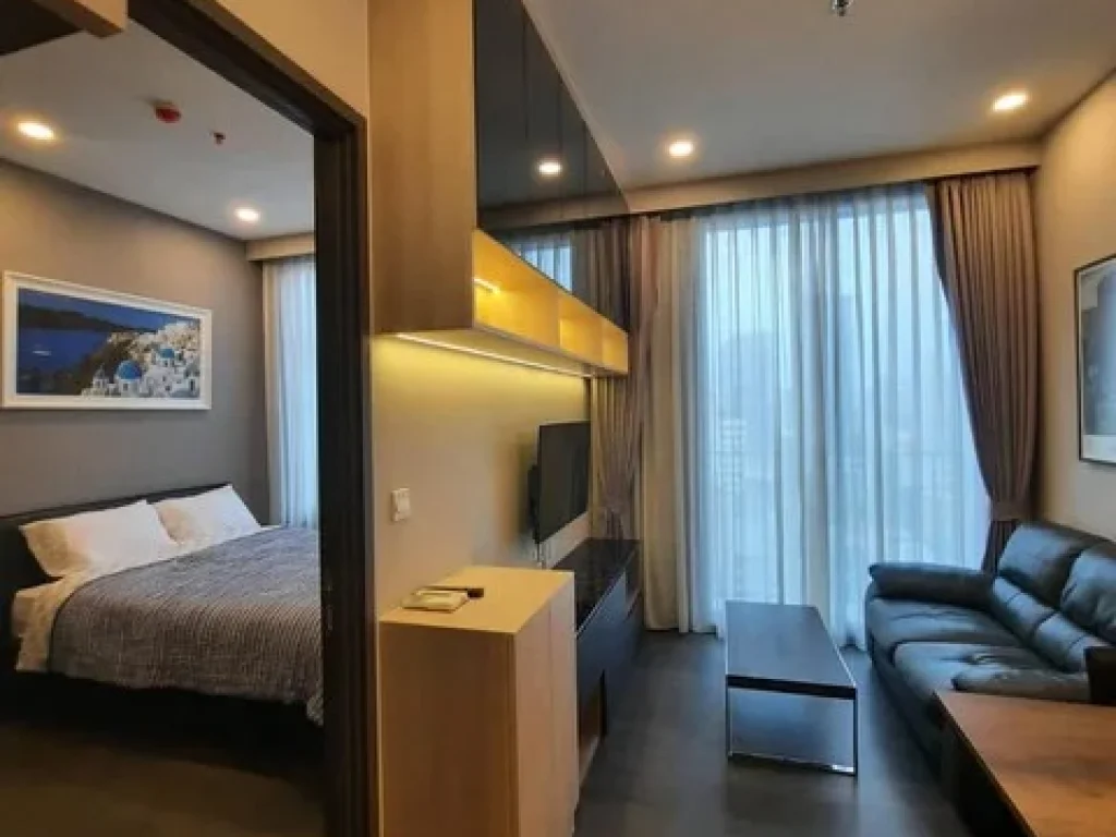 Edge Sukhumvit 23 fully furnished convenient safe BTS Asoke