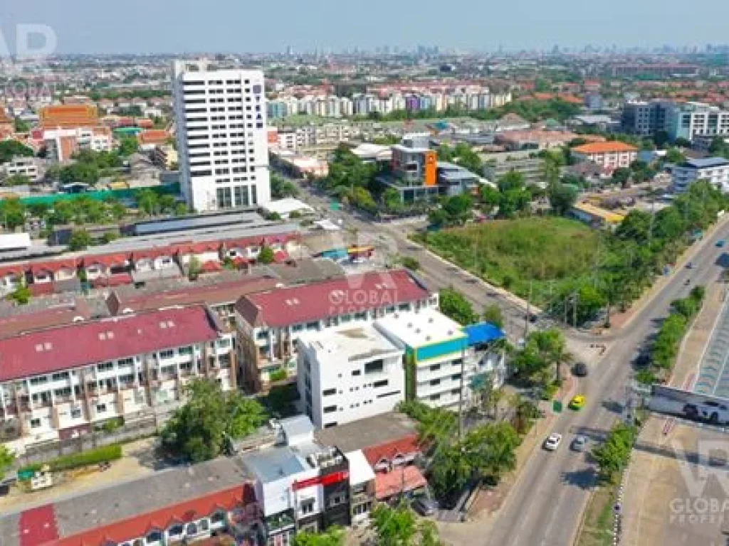 Office For Rent ให้เช่าออฟฟิศใหม่ 5 ชั้น ใกล้เรียบด่วนรามอินทรา พร้อม Sky Lounge พร้อมสระว่ายน้ำ