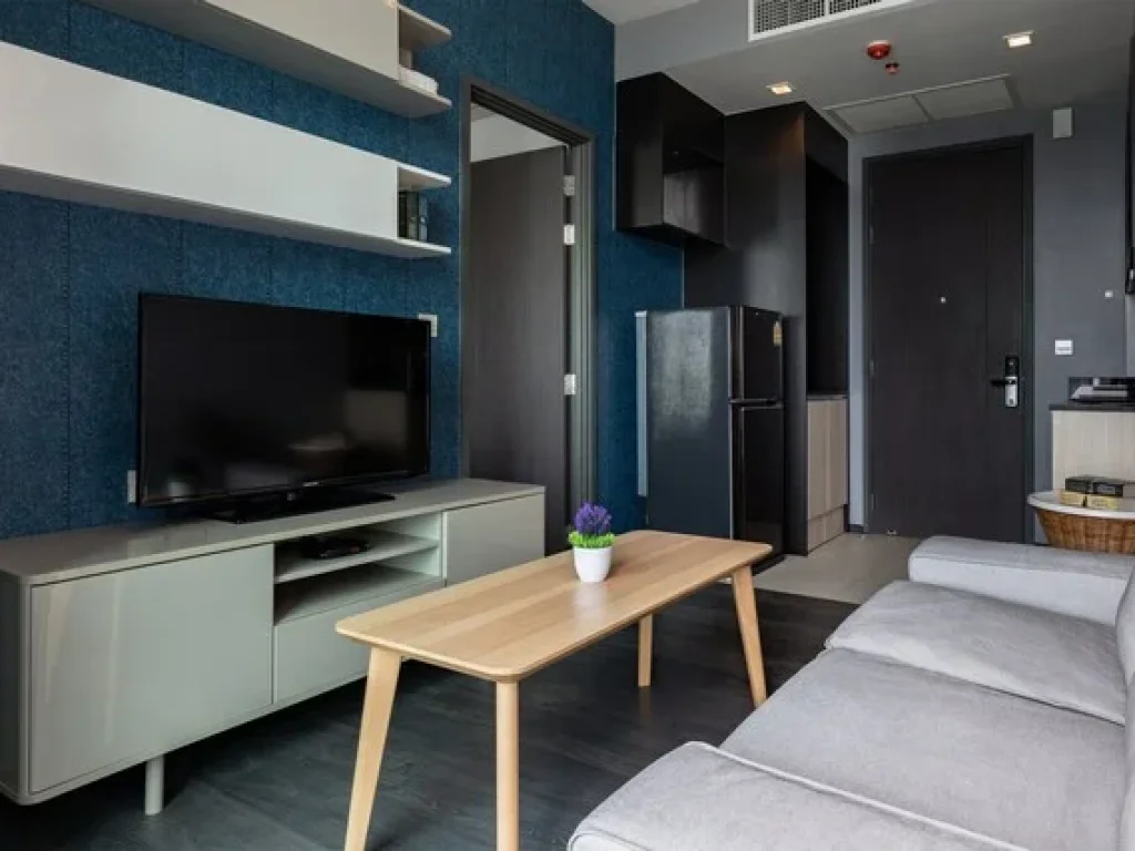 Edge Sukhumvit 23 fully furnished clean beautiful view BTS Asoke