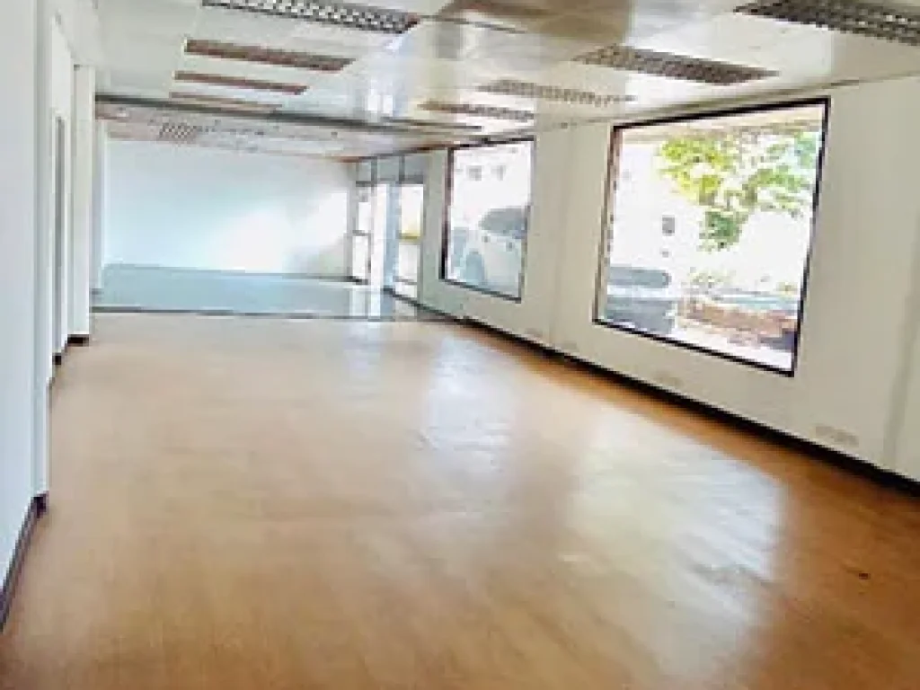 ให้เช่า โกดังใหญ่บนถนนกรุงเทพกรีฑา For Rent Big warehouse on Krungthepkritha Road