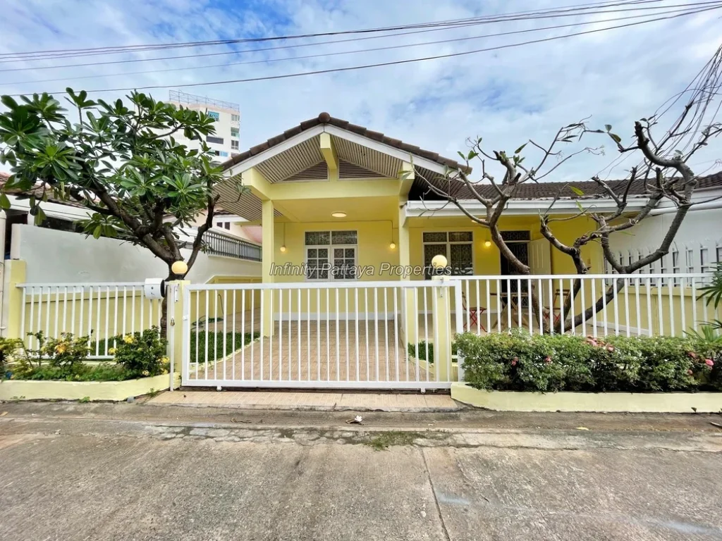 บ้านแฝดตกแต่งสวย มีพื้นที่สวน พัทยากลาง 2ห้องนอน Detached house 2 bedrooms Central Pattaya