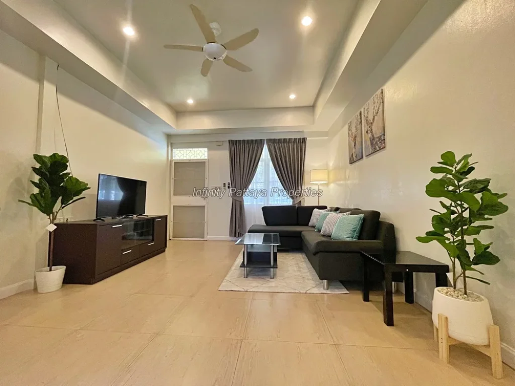 บ้านแฝดตกแต่งสวย มีพื้นที่สวน พัทยากลาง 2ห้องนอน Detached house 2 bedrooms Central Pattaya