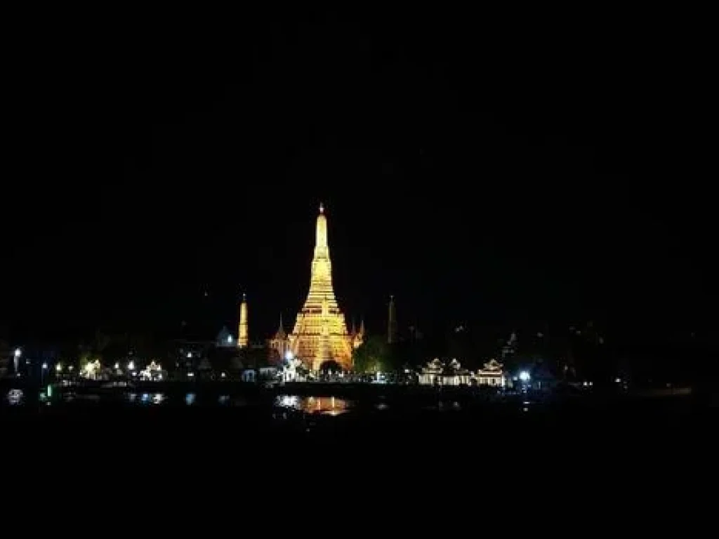 อาคารพาณิชย์ตึกแถวคอนกรีตริมแม่น้ำเจ้าพระยาพระนครท่าเตียน