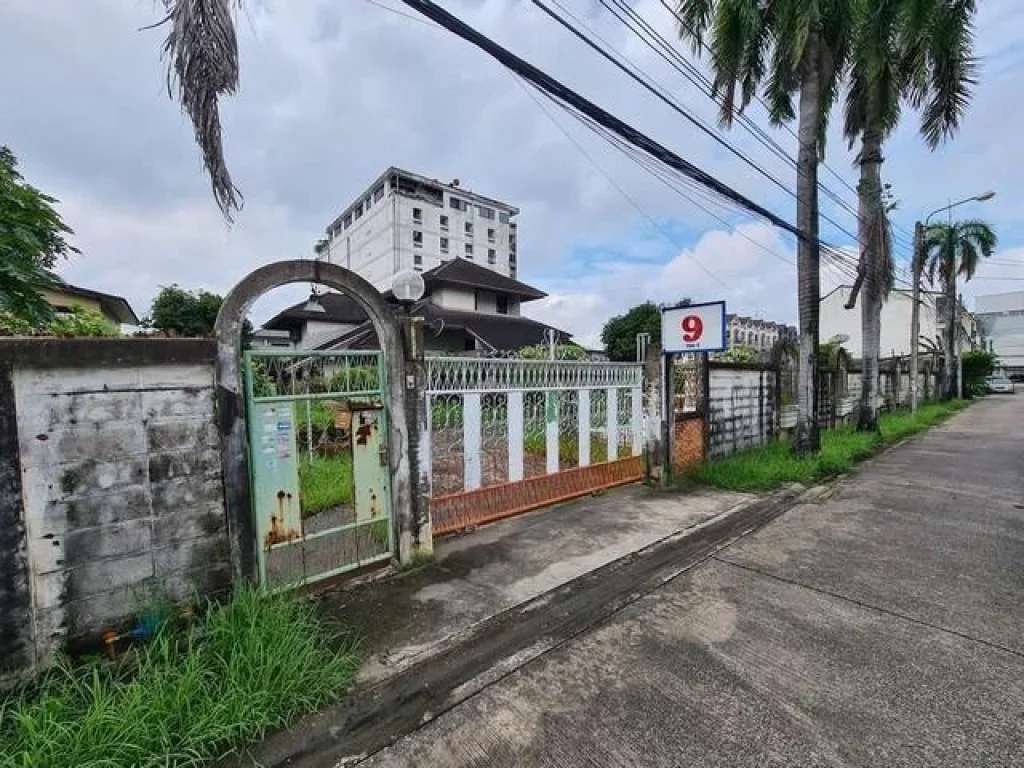 ขายที่ดิน แนวรถไฟฟ้า ใกล้ฟู้ดแลนด์ รามอินทรา31 ที่ดินเป็นรูปสี่เหลี่ยมผืนผ้า 400 ตรว หน้ากว้าง 80x40เมตร