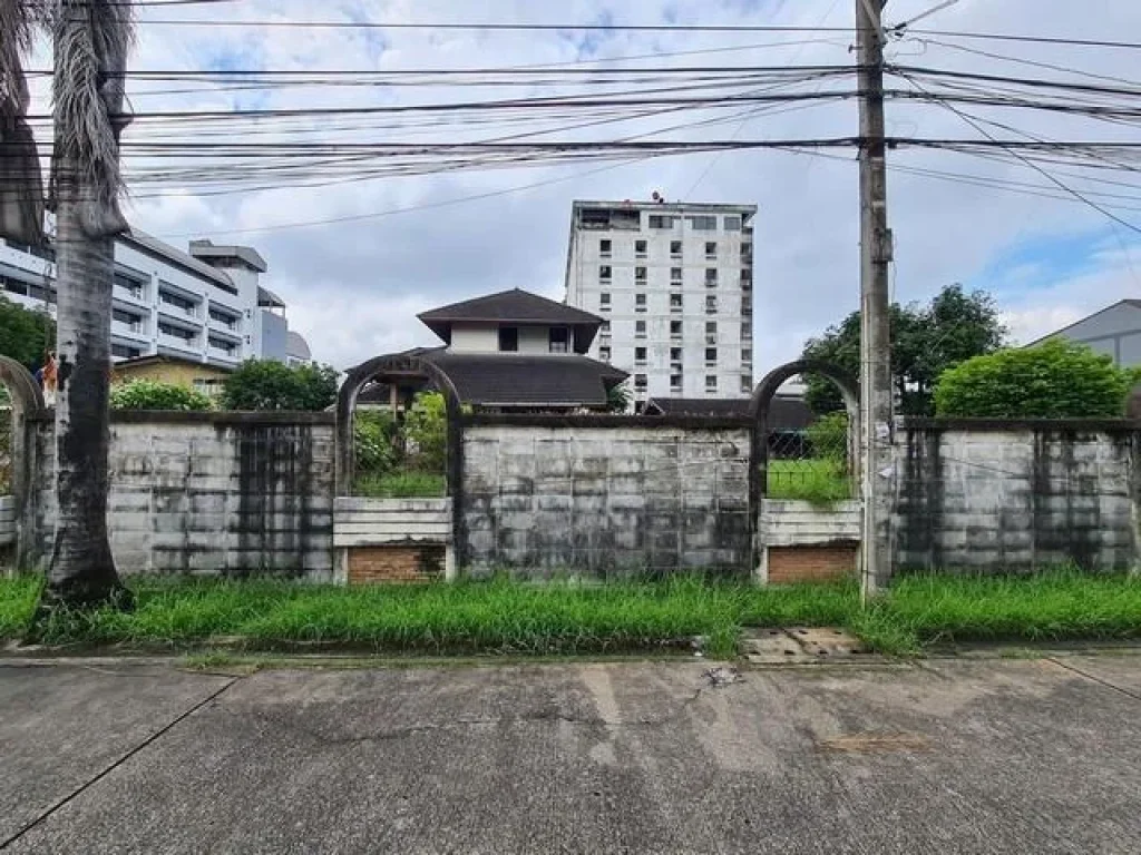 ขายที่ดิน แนวรถไฟฟ้า ใกล้ฟู้ดแลนด์ รามอินทรา31 ที่ดินเป็นรูปสี่เหลี่ยมผืนผ้า 400 ตรว หน้ากว้าง 80x40เมตร