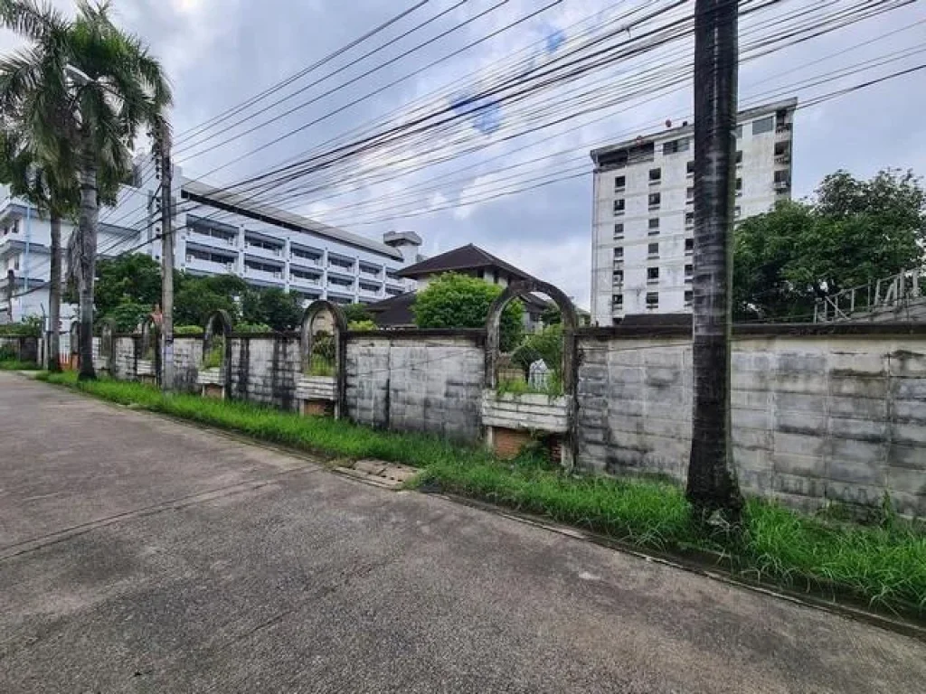 ขายที่ดิน แนวรถไฟฟ้า ใกล้ฟู้ดแลนด์ รามอินทรา31 ที่ดินเป็นรูปสี่เหลี่ยมผืนผ้า 400 ตรว หน้ากว้าง 80x40เมตร