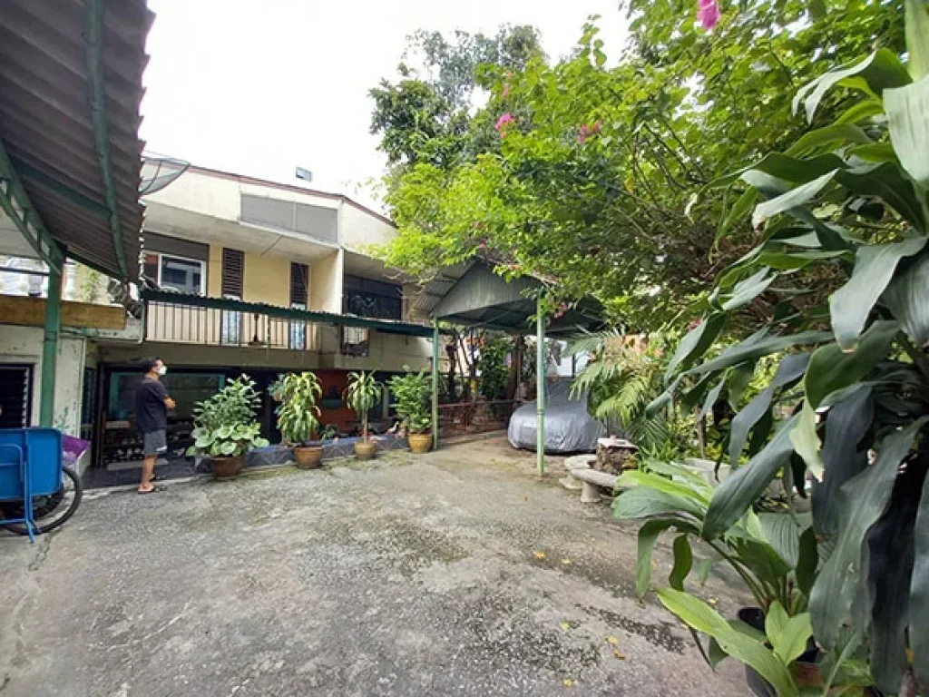 ขายที่ดิน พร้อมบ้านเดี่ยว 9 ห้องนอน เหมาะทำรีโนเวท สุขุมวิท 71 Land for sale with a detached house 9 bedrooms