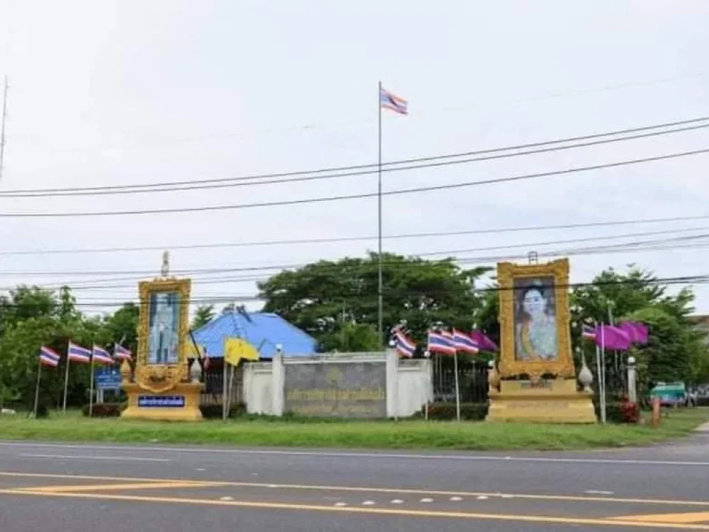 ขายที่ดินทำเลสวยมาก ถมแล้ว ติดถนน 4 เลน อุบล-ศรีสะเกษ ขนาด 100 ตรว ใกล้โลตัส เซเว่น ตลาด แหล่งชุมชน ฯลฯ