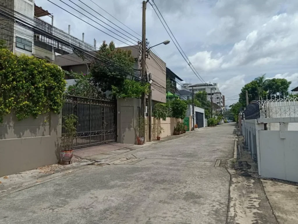 Land for sale sukhumvit 71 ขายที่ดินพร้อมบ้านเก่าสุขุมวิท 71 ปรีดีพนมยงค์ 42 180 ตรว ใกล้ BTS พระโขนง ทำอาคารสูงได้ ขายถูก