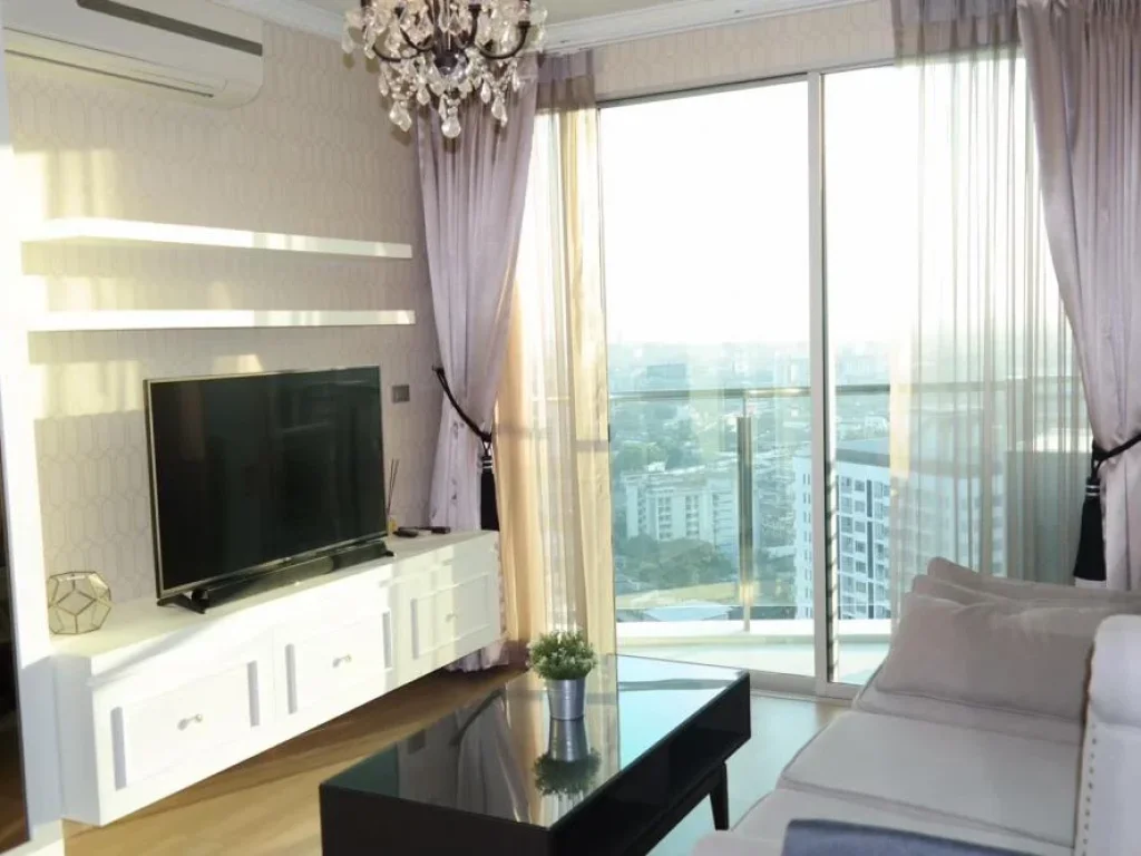 ขายด่วน Skywalk Condominium ชั้นสูง ห้องมุม เฟอร์ครบแอร์ พร้อมเข้าอยู่ได้เลย โทร 088 956 4415