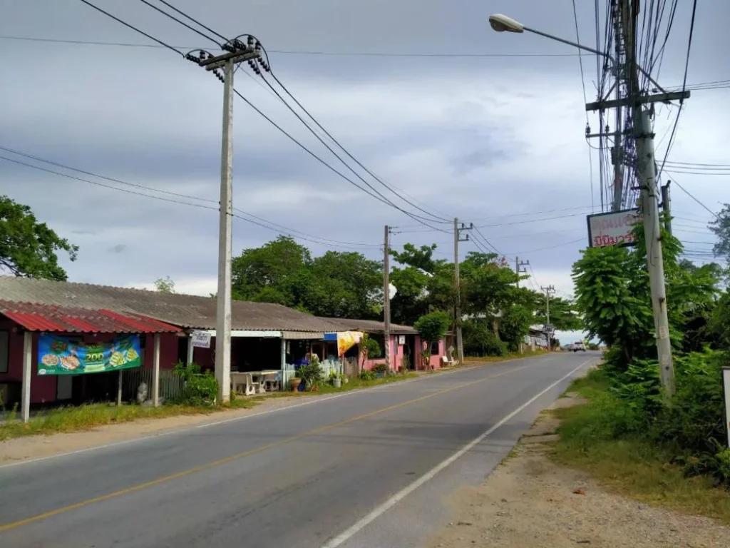 ขายที่ดินพร้อมบ้านสิ่งปลูกสร้าง 1 ไร่ ทำเลดีติดถนนใกล้หาดแสงจันทร์ ตปากน้ำ อเมือง จระยอง