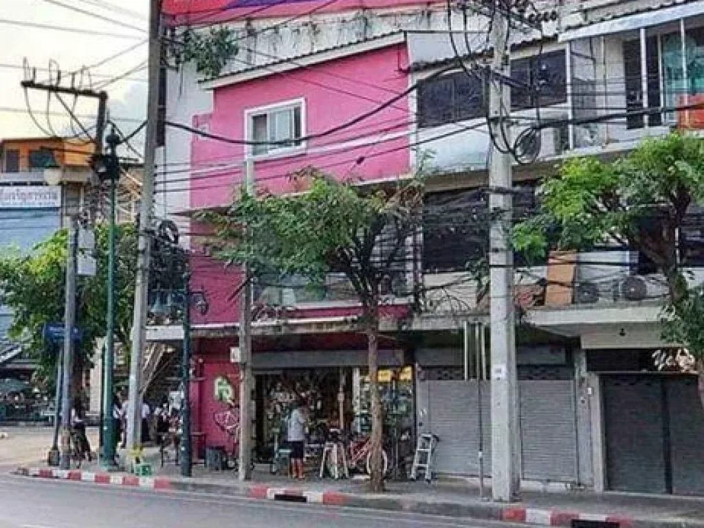 ให้เช่าตึกแถว ถนนอิสรภาพ ตัดกับ ถนนประชาธิปก 3ชั้น 2นอน 2น้ำ ตรงมุมสี่แยกบ้านแขก เขตธนบุรี