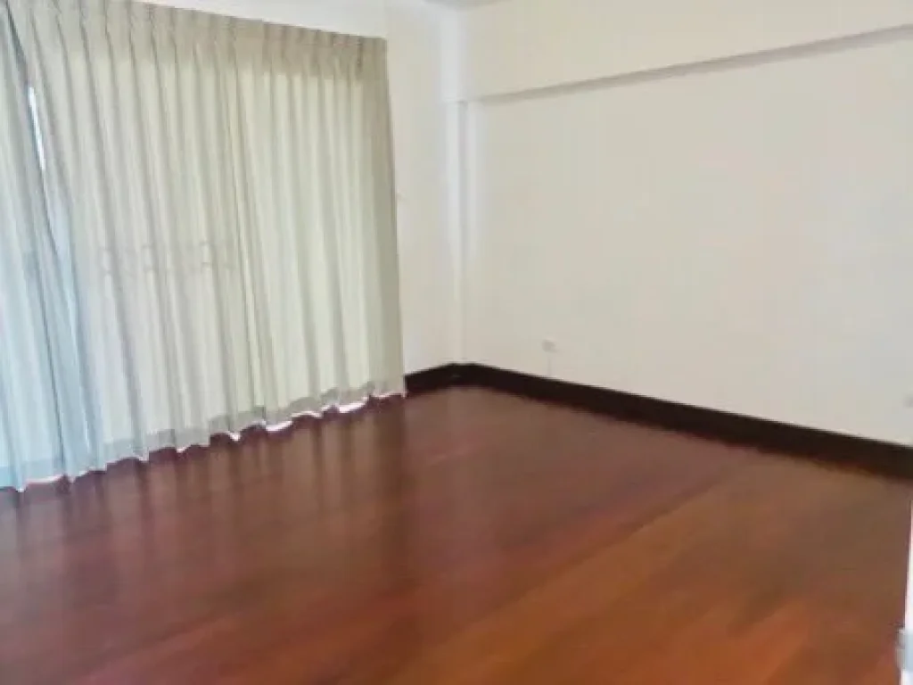 บ้านเดี่ยว 3ห้องนอน พร้อมสนาม ในซอยสุขุมวิท For Rent Single house 3Bed with garden for residence