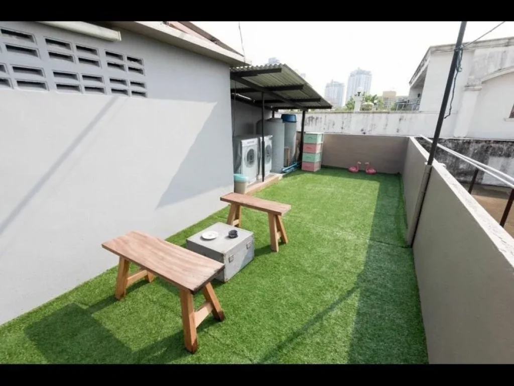 FOR RENT Townhome near BTS Ekamai 35 stories 18 sqwa