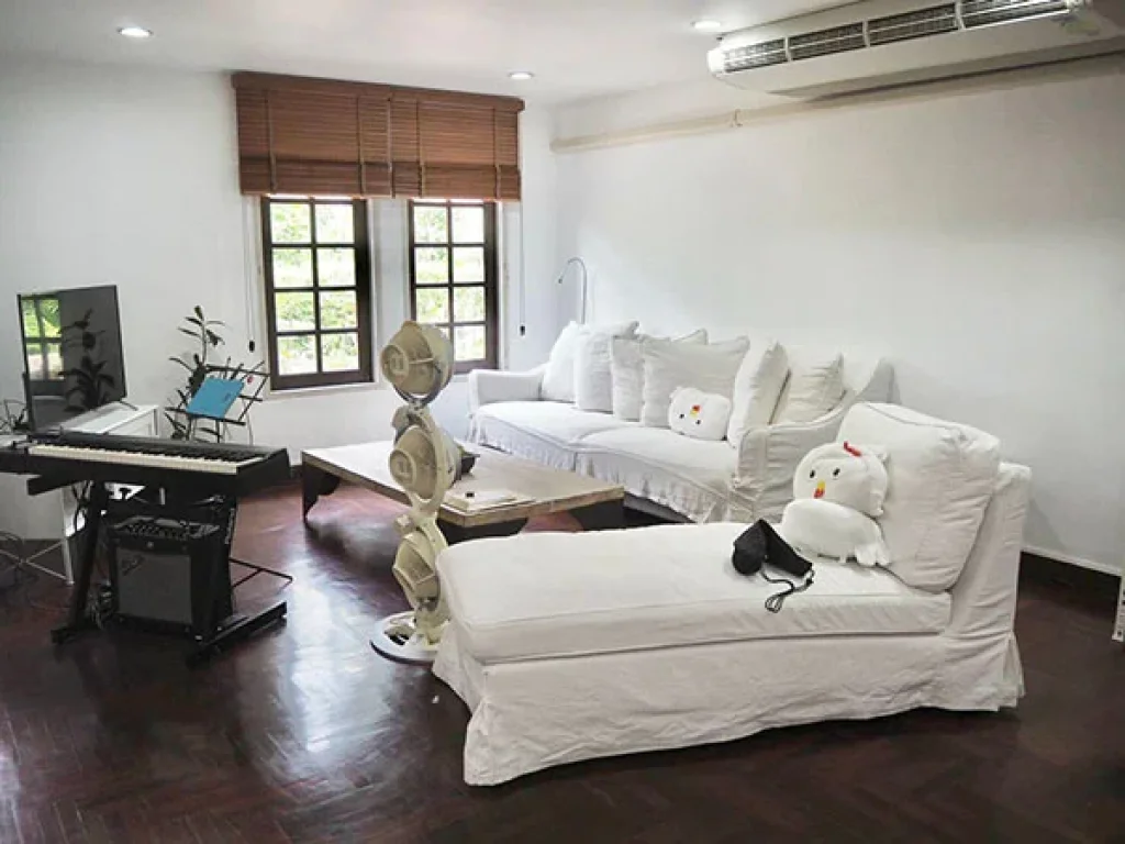 ทาวน์เฮ้าส์ ในหมู่บ้านย่านทองหล่อ เพื่อพักอาศัยเท่านั้น For Rent A Town House in compound in Thonglor For Residence