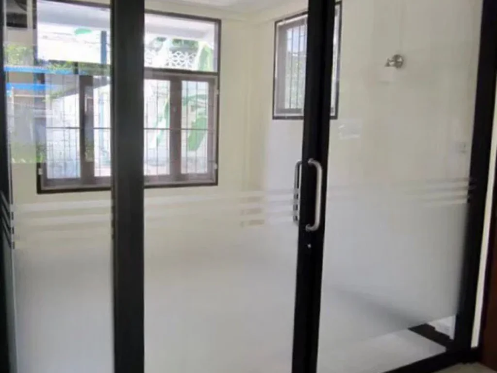 ให้เช่า บ้านเดี่ยว สวย กลางใจเมือง ย่านพร้อมพงษ์ A Nice Single House with garden in Sukhumvit For Office