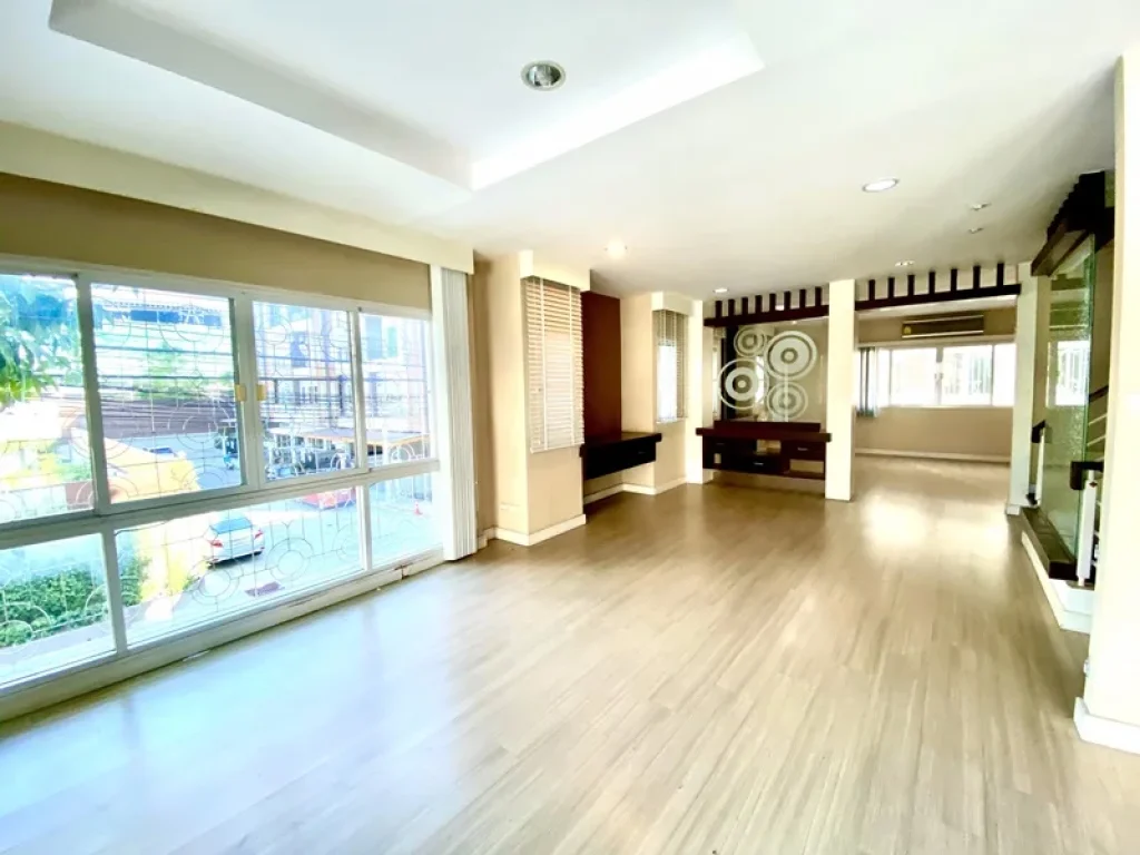 ขายด่วน Townhome ทำเลทอง ศรีนคริทร์ โครงการ Grand De Ville