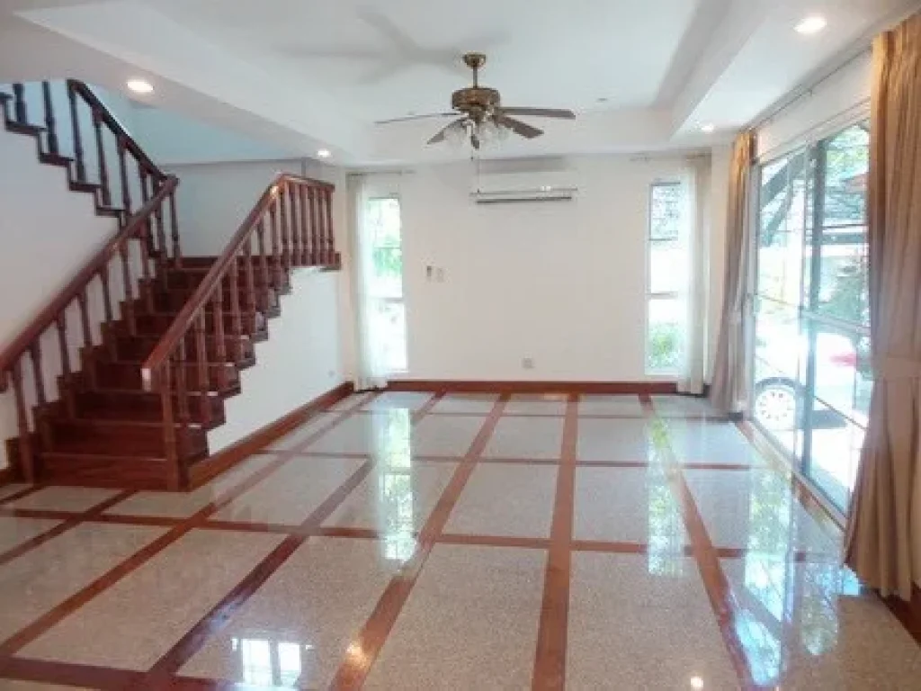 ให้เช่า บ้านเดี่ยว 2 ชั้น ในหมู่บ้าน เพื่ออยู่อาศัย ย่านเอกมัย For Rent Nice Single House very closed BTS Ekamai