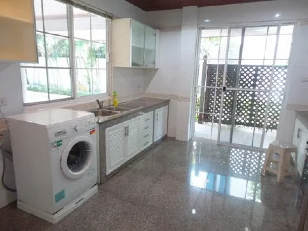 ให้เช่า บ้านเดี่ยว 2 ชั้น ในหมู่บ้าน เพื่ออยู่อาศัย ย่านเอกมัย For Rent Nice Single House very closed BTS Ekamai