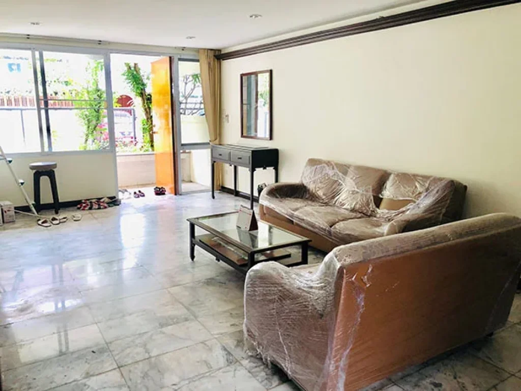 บ้านเดี่ยวพร้อมสวน 2ชั้น ย่านสุขุมวิท Nice Single House with garden Near Sukhumvit