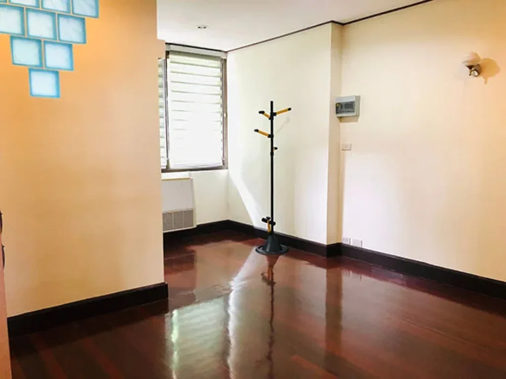 บ้านเดี่ยวพร้อมสวน 2ชั้น ย่านสุขุมวิท Nice Single House with garden Near Sukhumvit