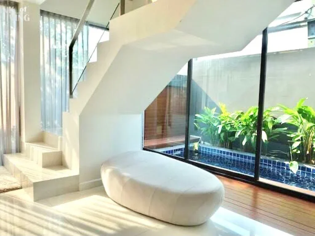 บ้านเดี่ยว ทันสมัย amp ดาดฟ้าสวย ย่านเอกมัย Single House with nice garden on the roof top in Ekamai