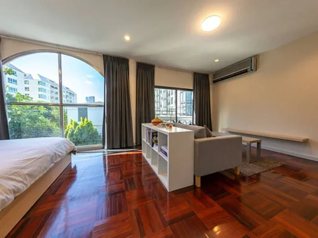 ทาวน์โฮม สวย ทันสมัย ปรับปรุงใหม่เอี่ยม ย่านสาทร Big Very Nice Modern Town Home in Sathorn