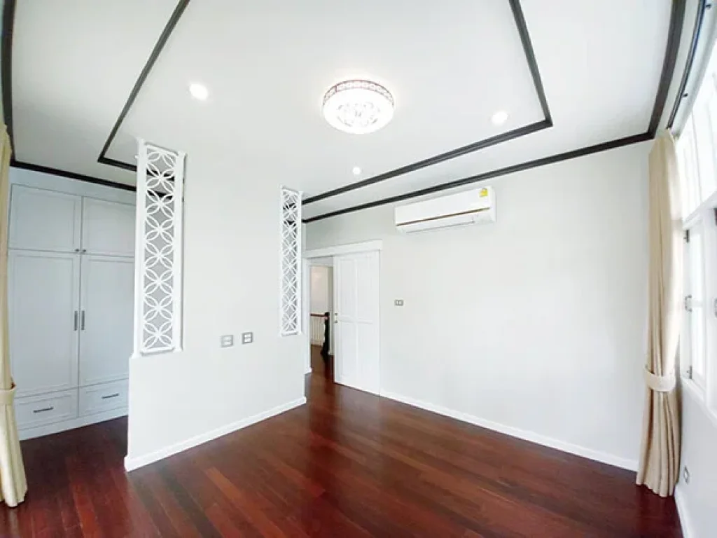 ให้เช่า บ้านเดี่ยว 2 ชั้นแบบคลาสสิค ปรับปรุงใหม่ FOR RENT Newly renovated classic 2Storey Single House