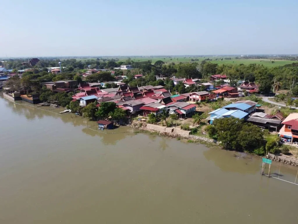 ขายถูกมาก บ้านไม้ติดแม่น้ำเจ้าพระยา หันหน้าทิศตะวันออก ใกล้เซ็นทรัลอยุธยา เซเว่น ตลาดฯ เดินทางสะดวกสบาย