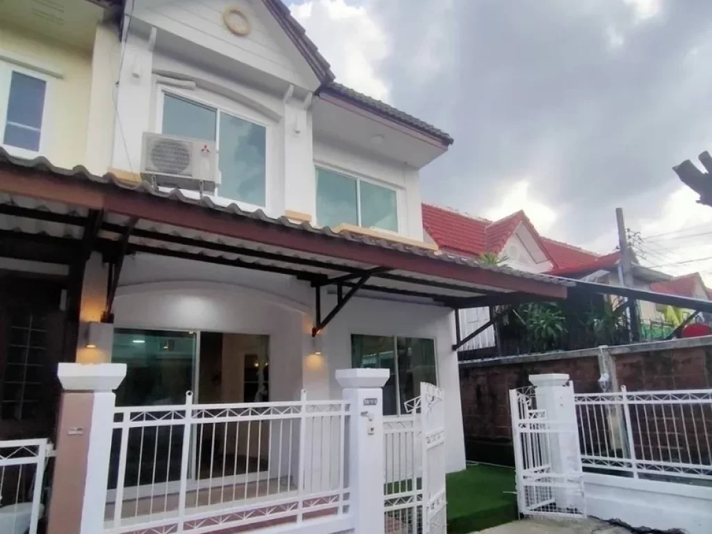 บ้านสวยหลังมุม 2 ห้องนอน ใกล้แฟชั่นไอส์แลนด์ 257 ตรว ถพระยาสุเรนท์ กทม