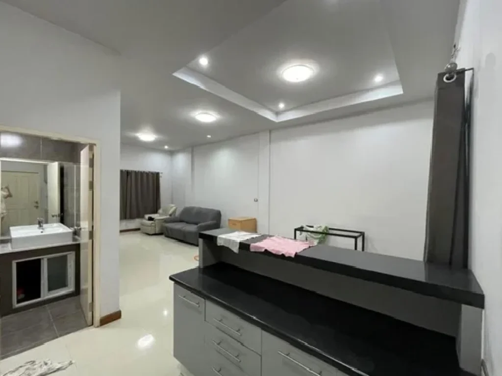 For Rent ให้เช่าทาวน์โฮม 3 ชั้น หมู่บ้าน ภัทร โมทาวน์ ซอยแจ้งวัฒนะ ปากเกร็ด 19 ตรงข้าม Central แจ้งวัฒนะ