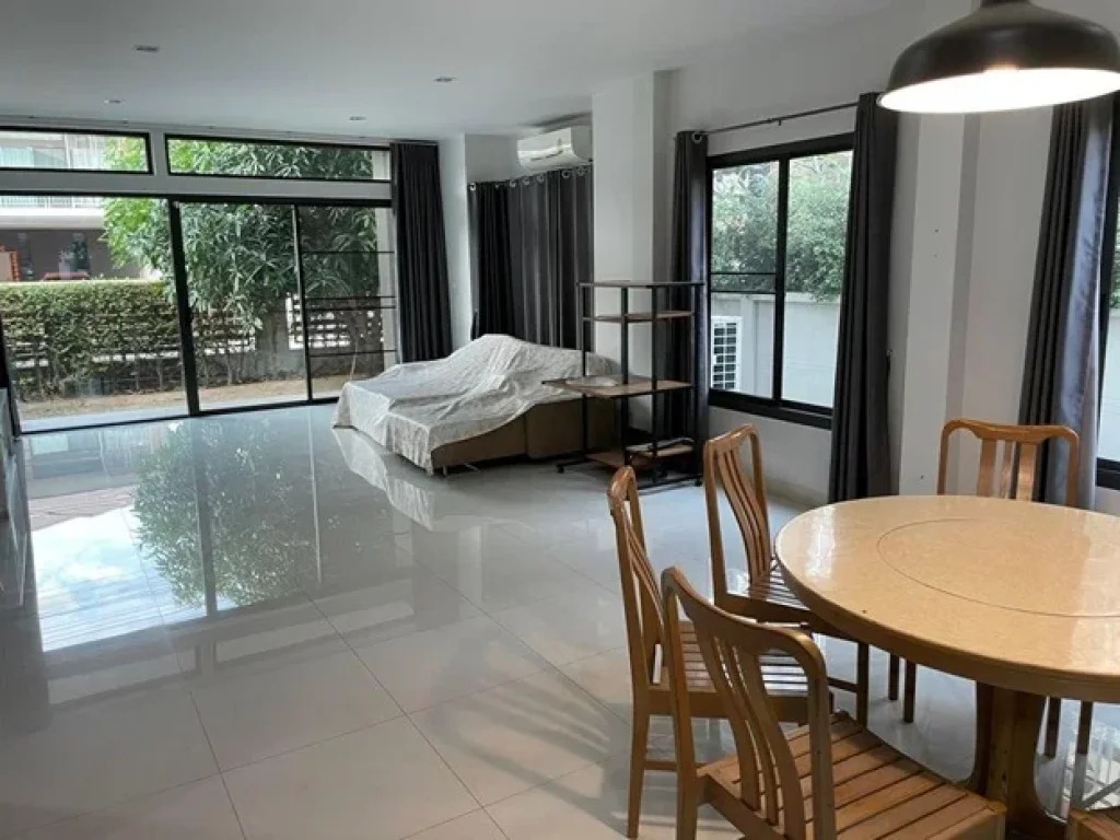 For Rent ให้เช่าบ้านเดี่ยว 2 ชั้น หมู่บ้านธนาภิรมย์ นวนคร ย่านคลองหลวง ริมทางคู่ขนาน ถนนพหลโยธิน