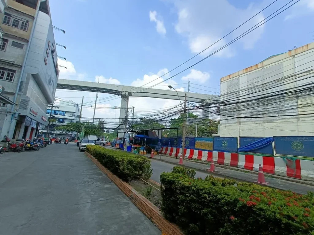 สำนักงาน 6ชั้น ติดจุดขึ้นลงรถไฟฟ้าลาดพร้าว71 วังทองหลาง กรุงเทพฯ