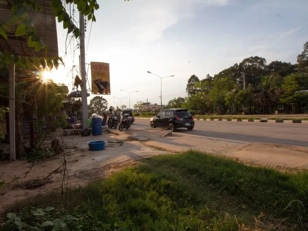 ที่ดินติดถนนอุบลตระการหัวสนามบิน ราคาหลักแสน บ้านนาเมือง ถนน 4 เลน