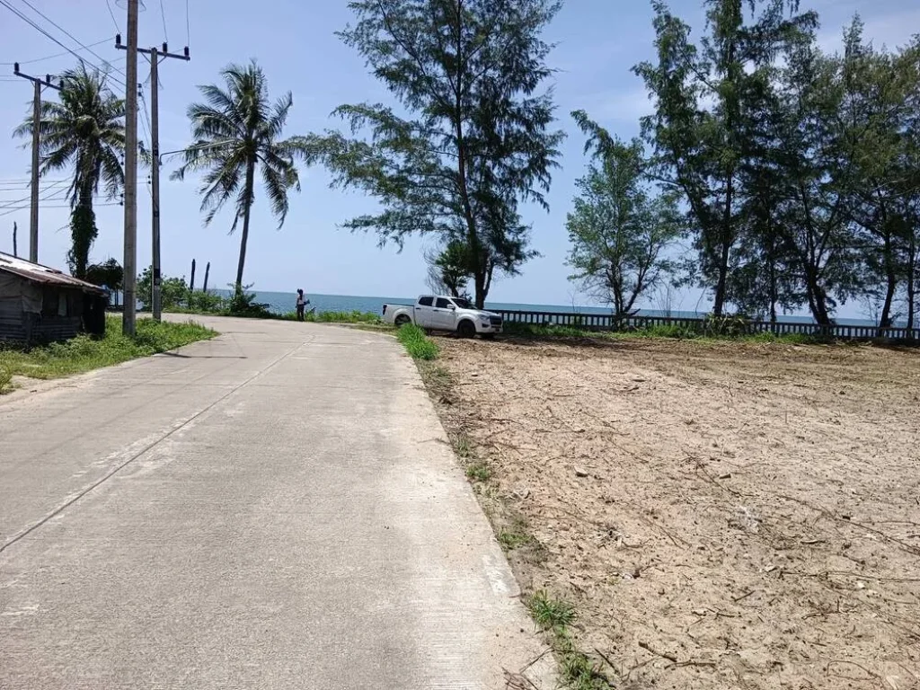 ขายด่วน ที่ดิน ติดทะเล เดินลงหาดได้เลย ตำบลธงชัย ประจวบคีรีขันธ์