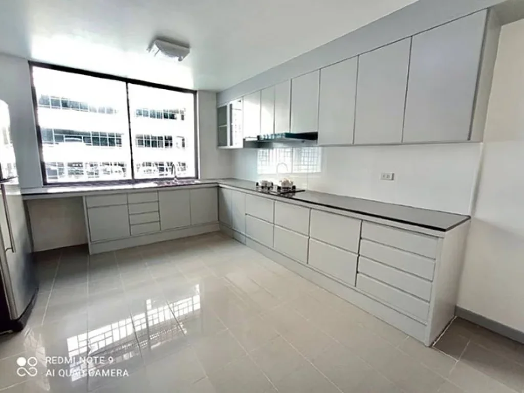 ทาวน์เฮาส์หลังใหญ่ สำหรับเช่า เดือนละ 1แสนบาท Big Town House For Rent 100K