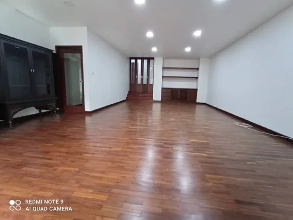 ทาวน์เฮาส์หลังใหญ่ สำหรับเช่า เดือนละ 1แสนบาท Big Town House For Rent 100K