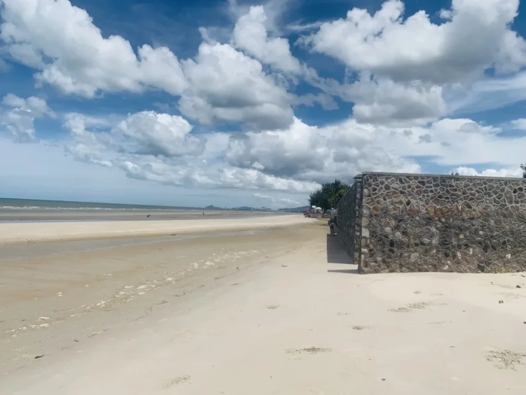 ที่ดินสวย ติดทะเล หัวหิน หาดสวย 2 ไร่กว่า ใกล้ร้านอาหารชมทะเล