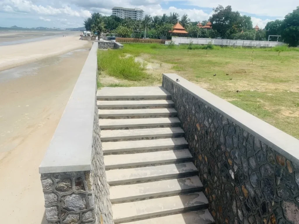 ที่ดินสวย ติดทะเล หัวหิน หาดสวย 2 ไร่กว่า ใกล้ร้านอาหารชมทะเล