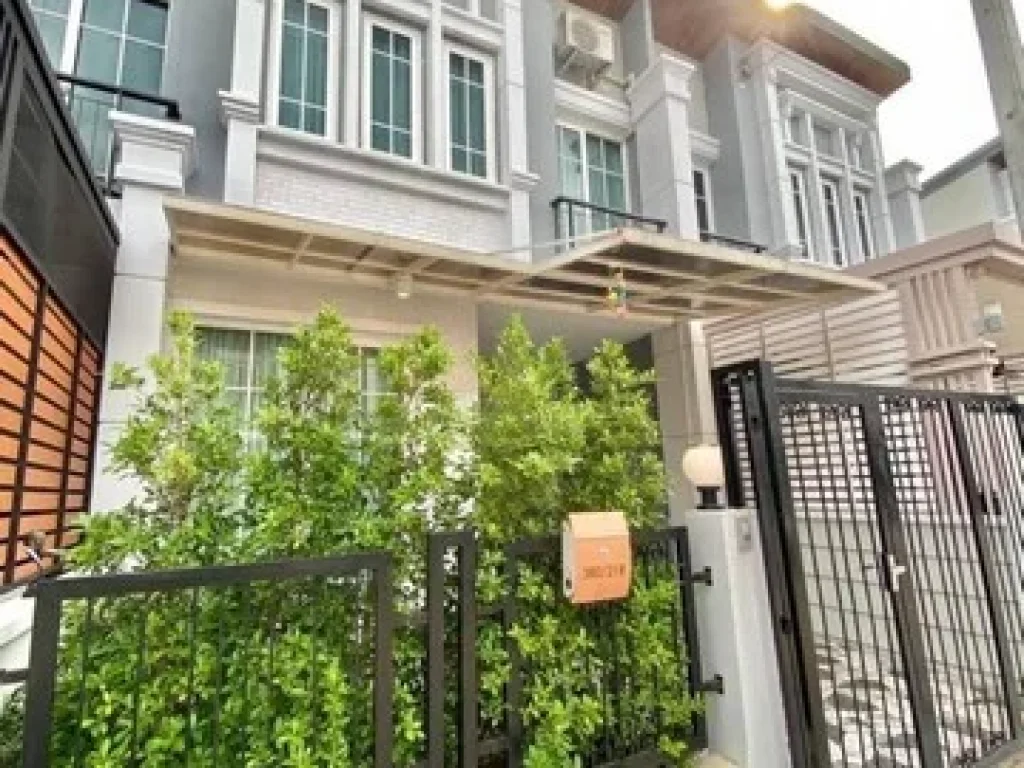 For Rent ทาวน์เฮาส์ สไตล์อังกฤษ หมู่บ้านโกลเด้นทาวน์ บางนา- สวนหลวง