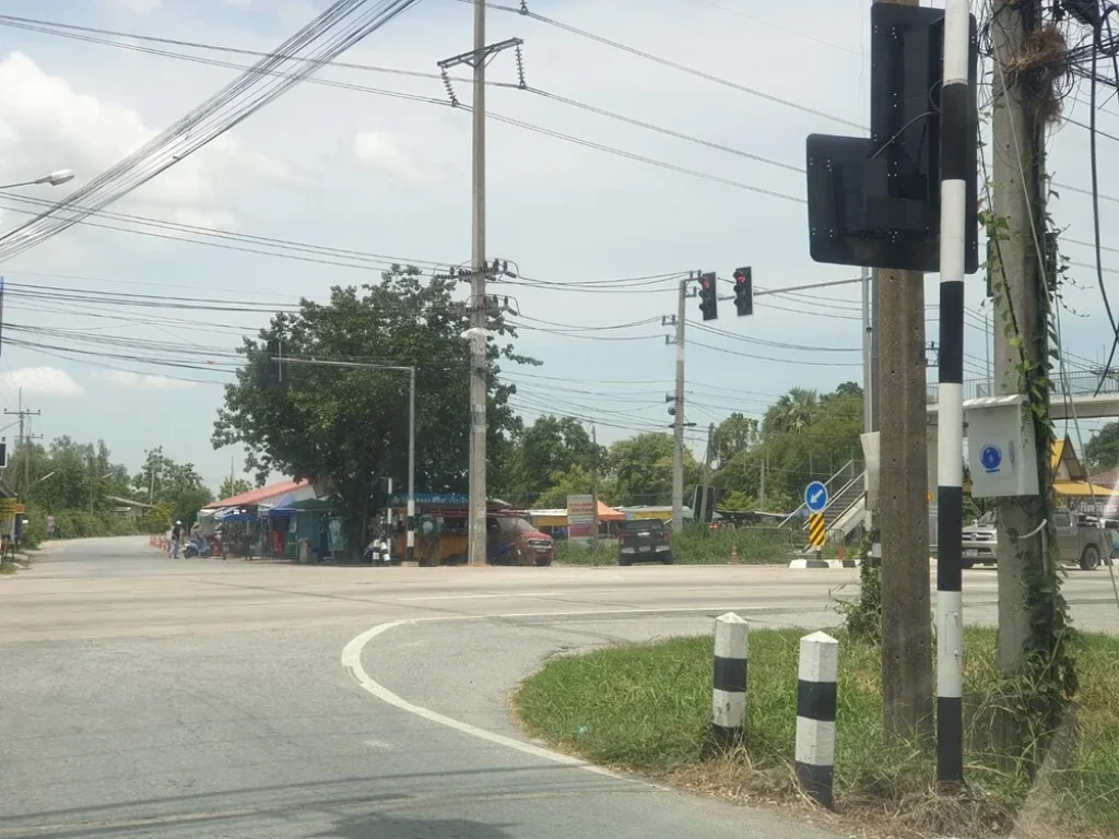 ขายที่ดิน พื้นที่เกือบ 2 ไร่ อเมือง จสุพรรณบุรี เจ้าของโพสเอง ติดต่อได้โดยตรง ติดถนนคอนกรีต ถมแล้ว มีน้ำ-ไฟฟ้า จาก MRT 80 นาที