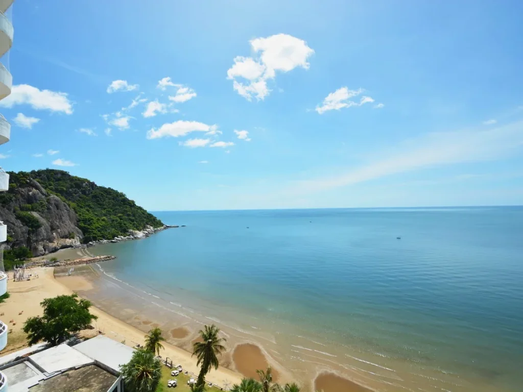 คอนโด ติดทะเล เดินลงหาดเพียง 2 นาที วิวดี ชั้นสูง เหมาะกับการพักผ่อนเป็นที่สุด