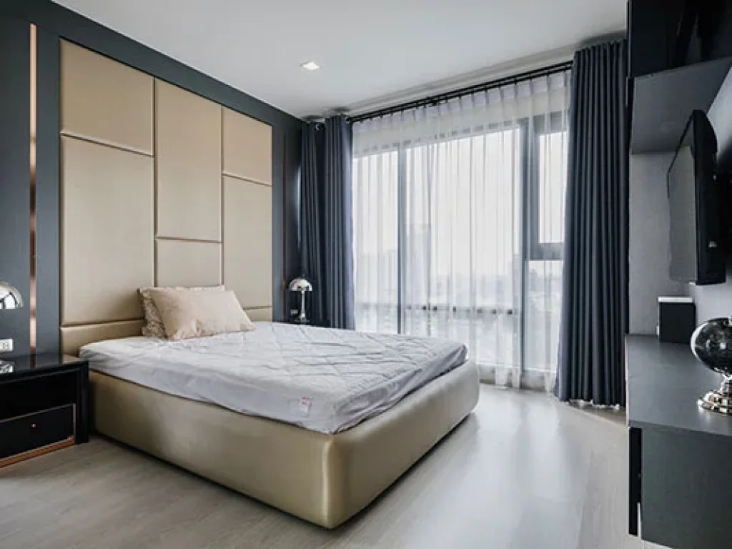 คอนโด 2 ห้องนอน วิวสระว่ายน้ำ ที่ ริทึ่ม สุขุมวิท 2 Bedrooms Unit and Pool View at Rhythm Sukhumvit