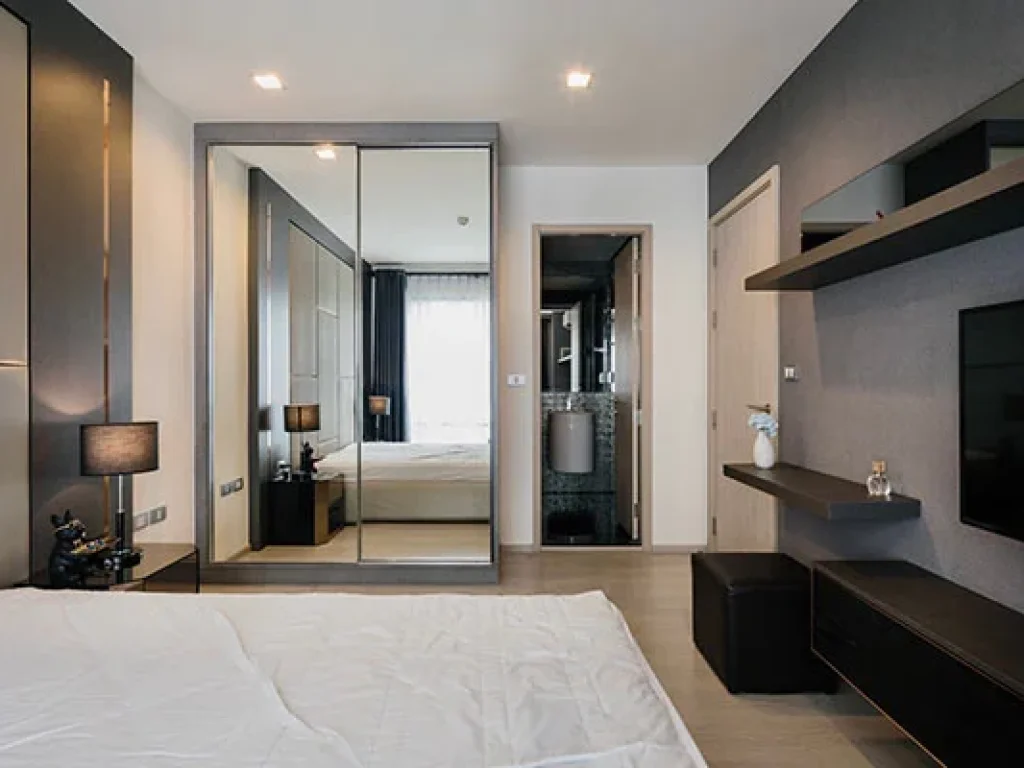 คอนโด 2 ห้องนอน วิวสระว่ายน้ำ ที่ ริทึ่ม สุขุมวิท 2 Bedrooms Unit and Pool View at Rhythm Sukhumvit