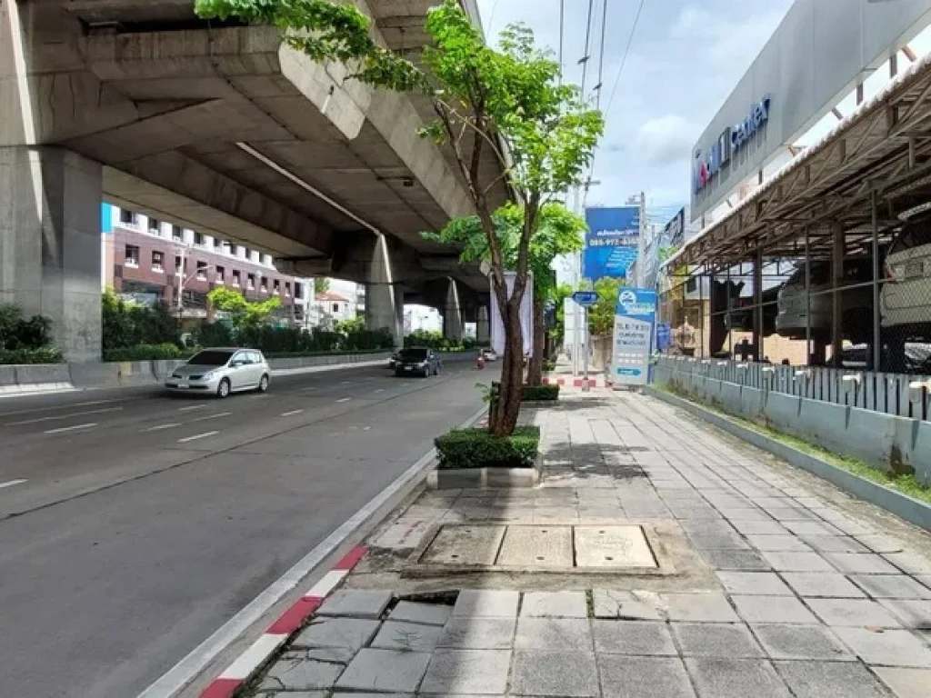 ที่ดิน ถนนพระรามเก้า ติดถนนใหญ่ ขนาด 134 ตรว พร้อมสิ่งปลูกสร้างอู่ซ่อมรถ ใกล้ The Nine พระรามเก้า