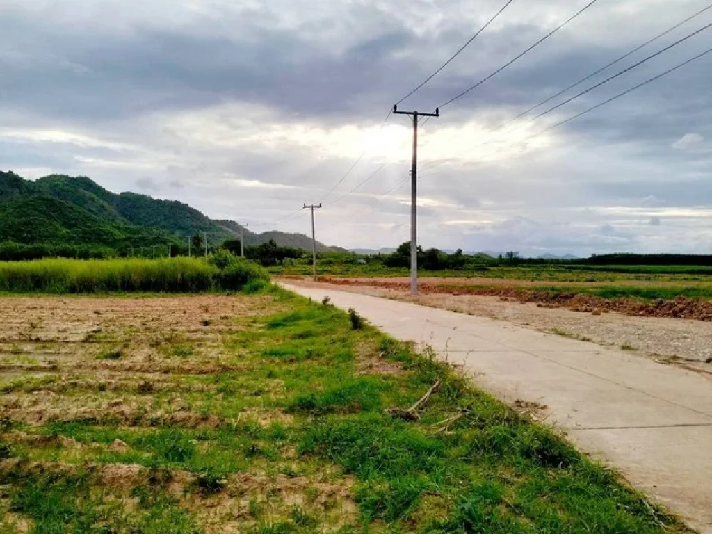 ขายที่ดินติดถนนคอนกรีต ด่านมะขามเตี้ย กาญจนบุรี 97 ไร่ ติดภูเขา เหมาะทำการเกษตร หรือซื้อเก็บไว้ได้