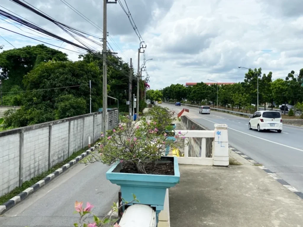 ขายถูกที่สุดในย่านนี้ที่ดิน400ตรวพร้อมบ้านชั้นเดียว ติดถนนพุทธมณฑลสาย1 ทำเลนี้เจริญมาก