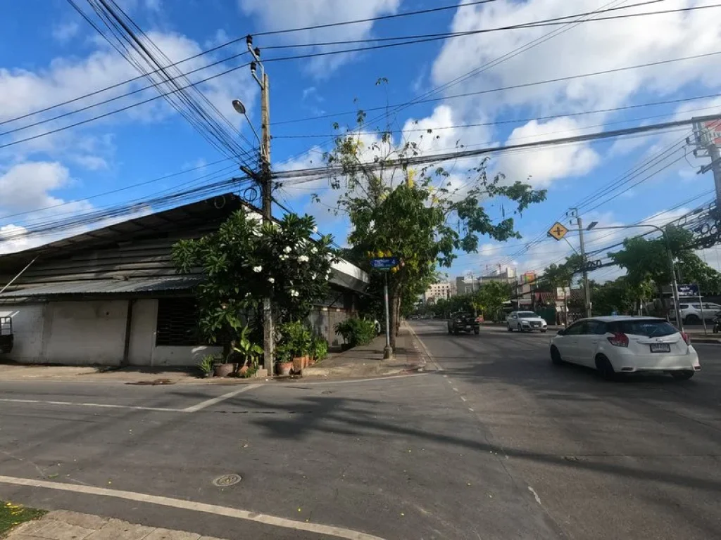 ขาย ที่ดินซอยมิสทีน ซราษฎร์พัฒนา 4 แยก 1 แขวงสะพานสูง เขตสะพานสูง กรุงเทพมหานคร