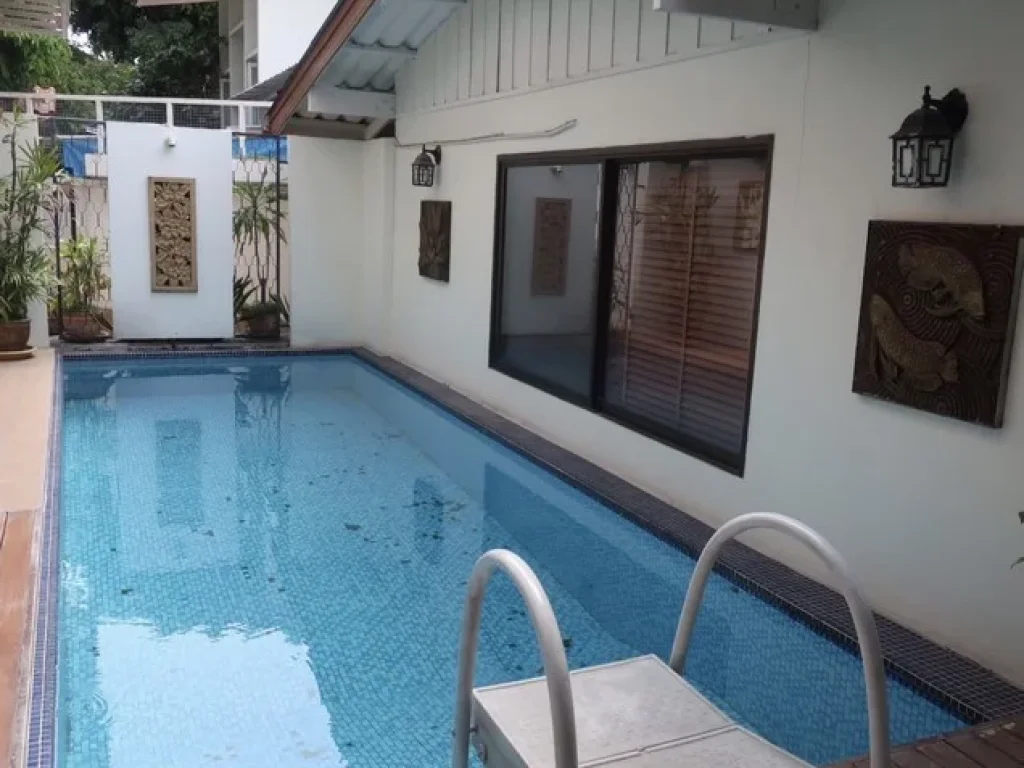 บ้านพร้อมที่ดิน Pool Villa ทำเลดี เอกมัยซอย 10 พื้นที่ 113 ตารางวา ราคาขาย 75 ล้านบ